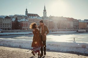 Iepazīšanās pāri robežām: kāpēc ārzemnieks bieži nozīmē līdzīgākas vērtības